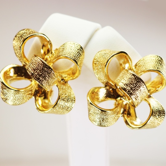 Vintage Kenneth Jay Lane 3-D Bow Clip-On Earrings - Picture 13 of 16